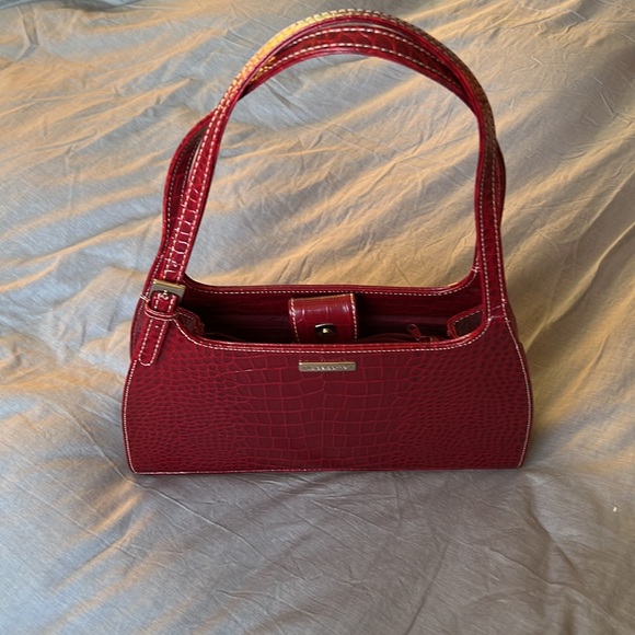 Liz Claiborne Red Faux Alligator Shoulder Bag • LIKE NEW - Picture 2 of 13